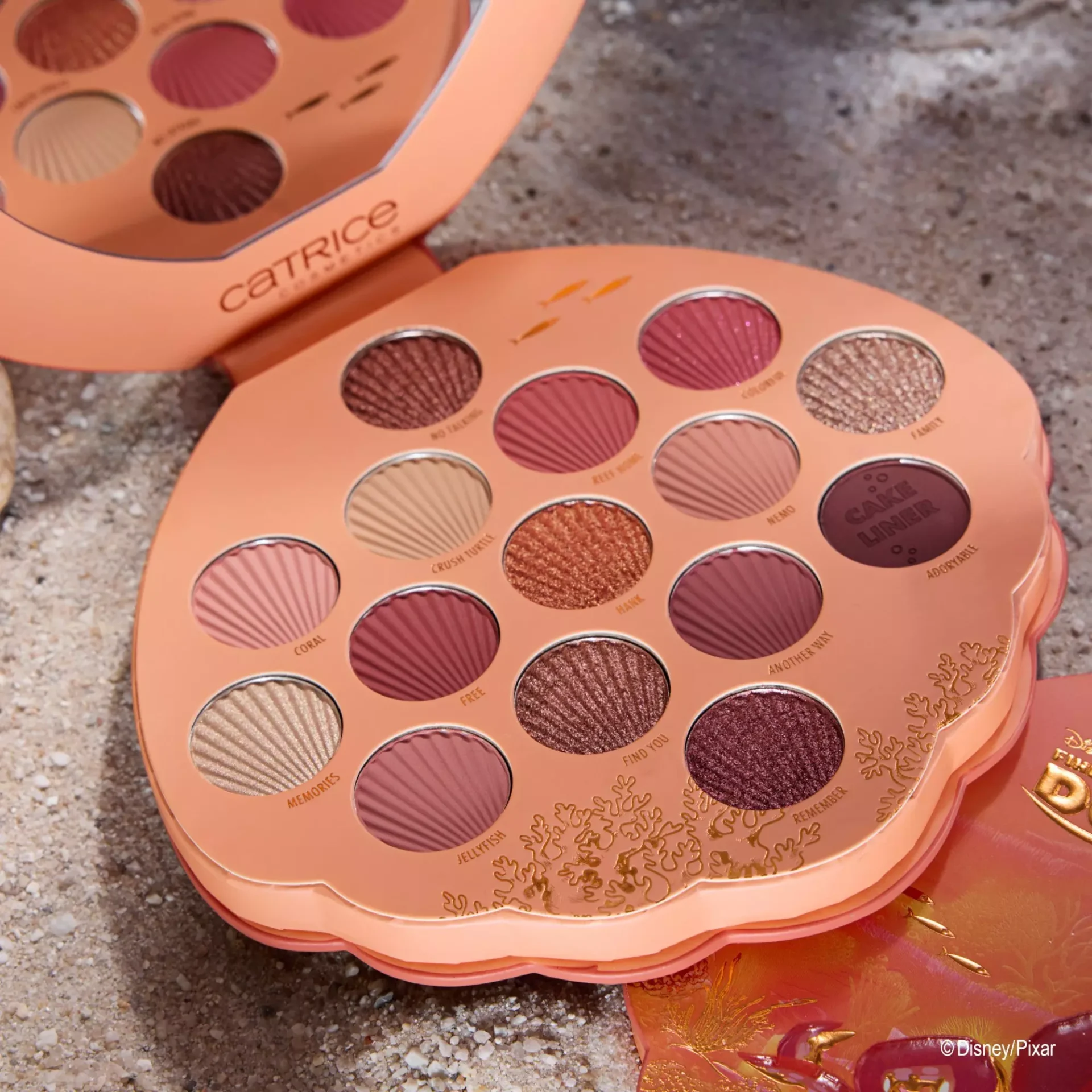 catrice – paleta de sombras 02 great barrier reef – DISNEY PIXAR FINDING DORY - Imagen 3